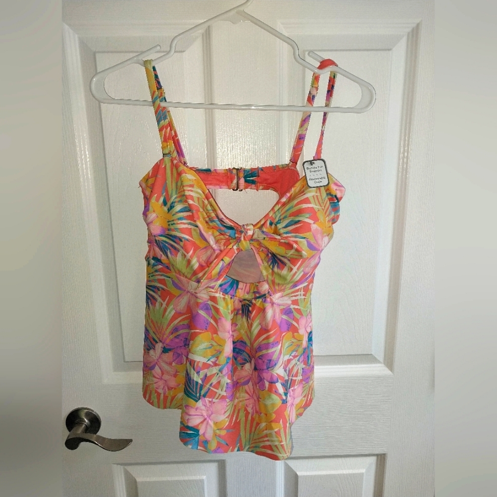 New Time and Tru Size Large front tie tankini top  multicolor tropical pattern